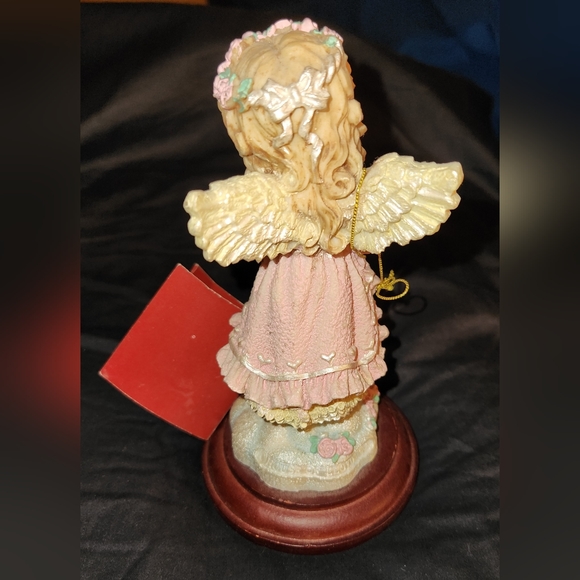 Vintage House Of Lloyd Christmas Around The World The Giving Angel Figurine 1996 - Picture 2 of 5